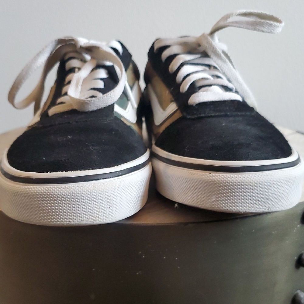 Vans!  Black and Green Sneakers - Picture 2 of 5